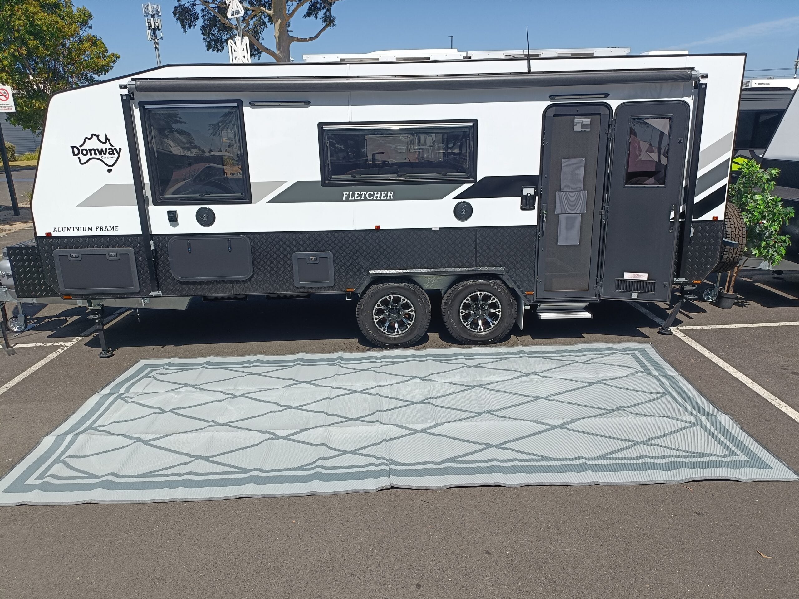 NNEDSZ Diamond 1.8m x 1.8m recycled poly mat